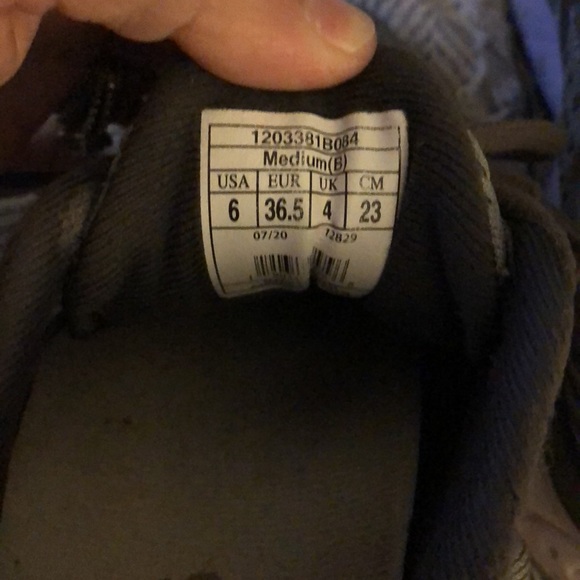 Brooks ghost shoes size 6 - Picture 6 of 13